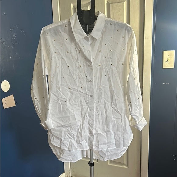 White Casual Button Down Shirt with Relaxed Fit - Picture 1 of 7